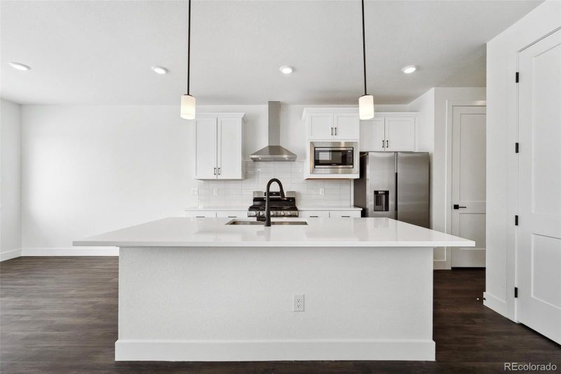 1246 S Algonquian St, Aurora, CO 80018