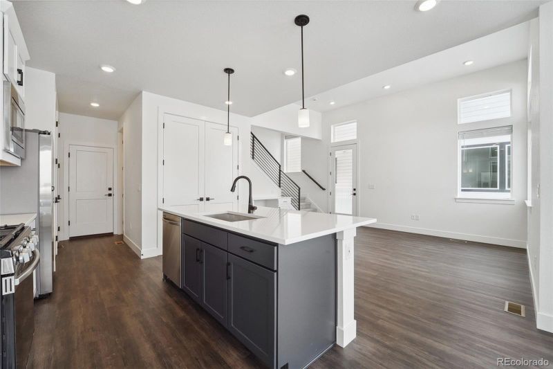 1246 S Algonquian St, Aurora, CO 80018