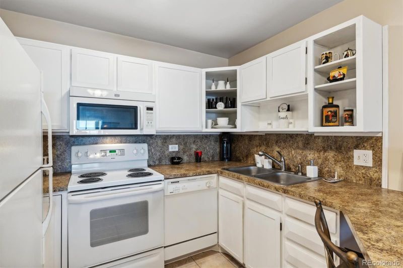 350 S Clinton St #6D, Denver, CO 80247