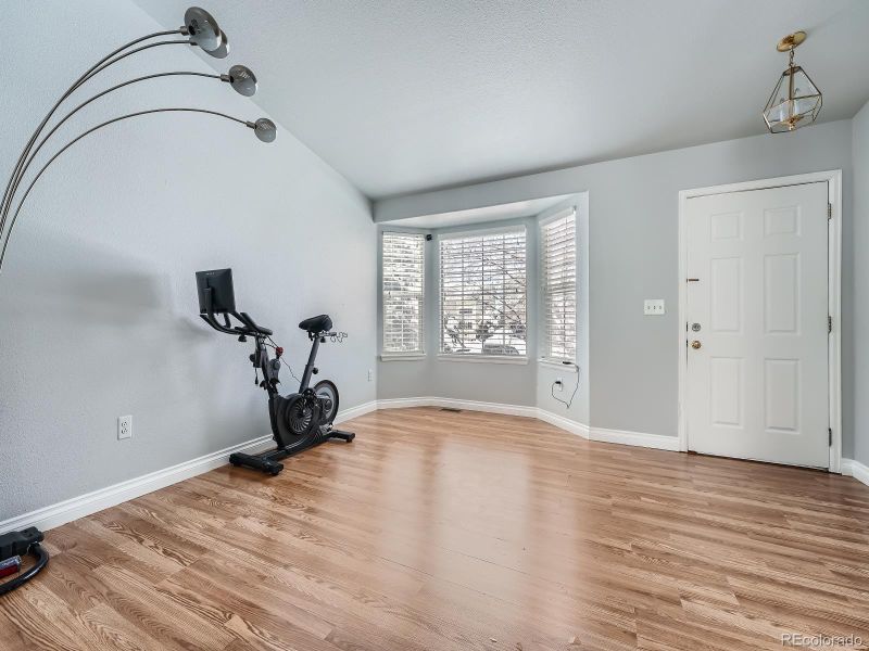 5652 S Versailles St, Aurora, CO 80015
