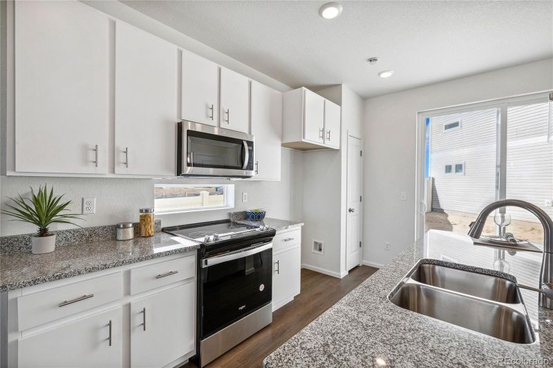 21843 E 38th Pl, Aurora, CO 80019