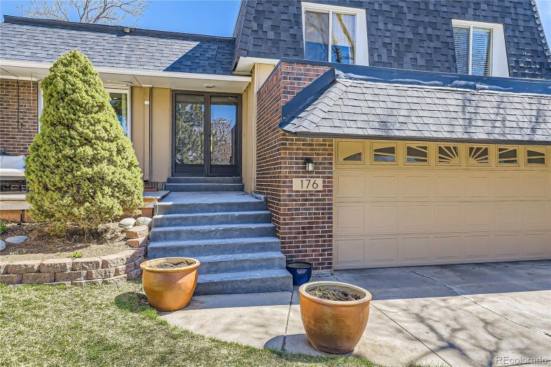 176 S Upham Ct, Lakewood, CO 80226