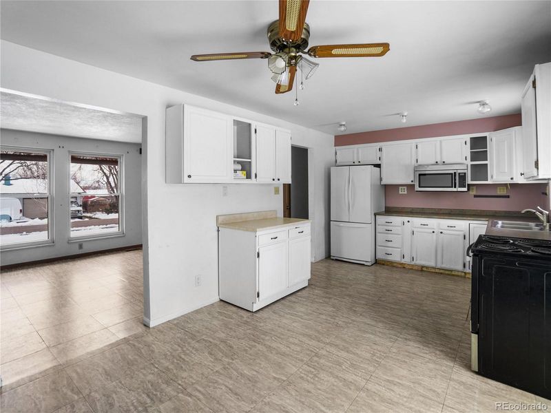 7797 S Dover St, Littleton, CO 80128