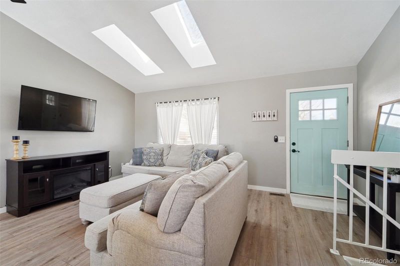 9845 Madison St, Thornton, CO 80229