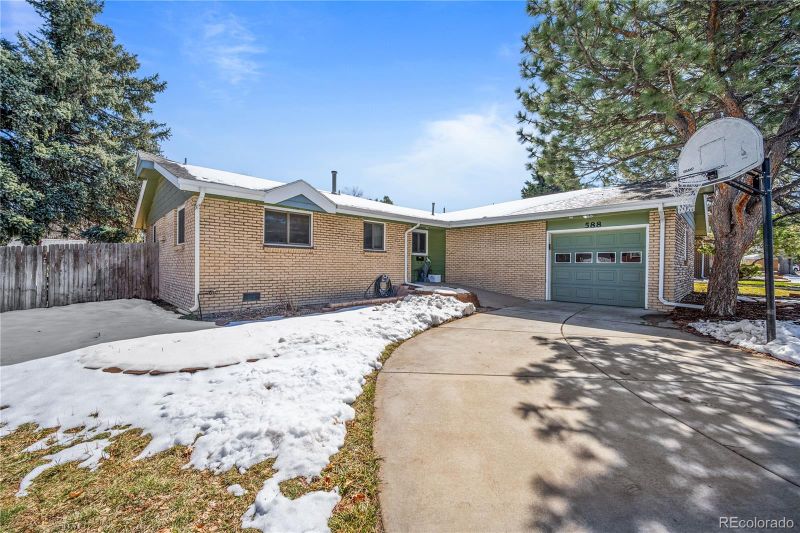 588 Ironton Ct, Aurora, CO 80010