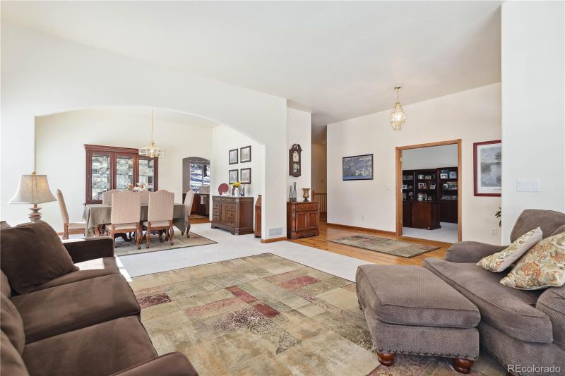 4610 Mohawk Dr, Larkspur, CO 80118
