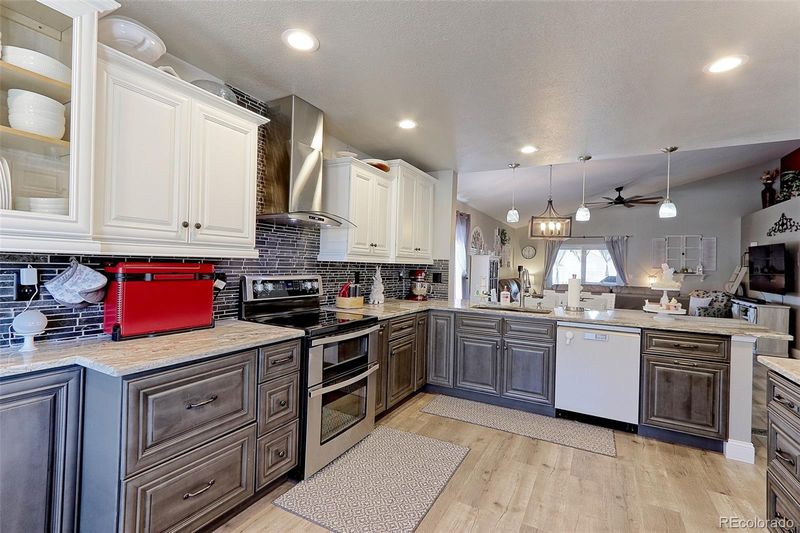 2572 E 131st Pl, Thornton, CO 80241