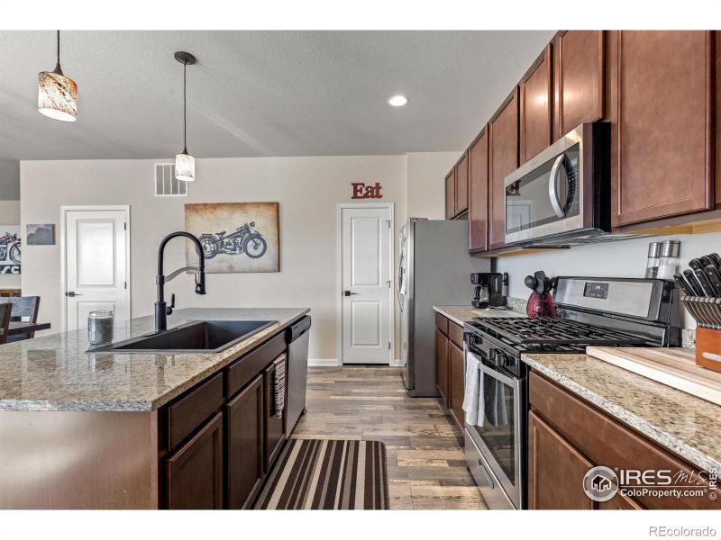 215 S Robertsdale St, Aurora, CO 80018