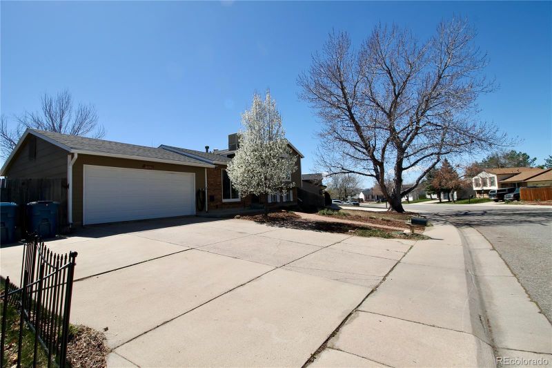 16242 E Alabama Dr, Aurora, CO 80017