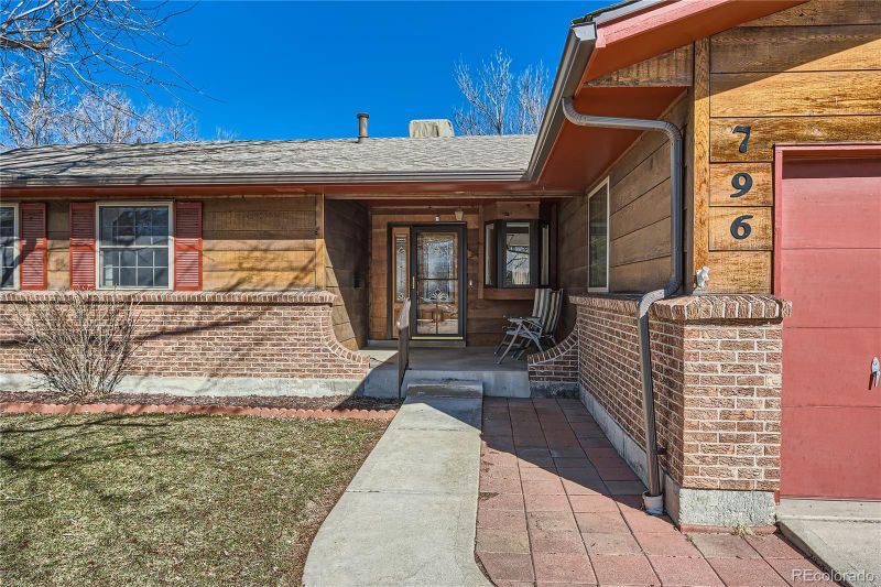 796 S Moore St, Lakewood, CO 80226