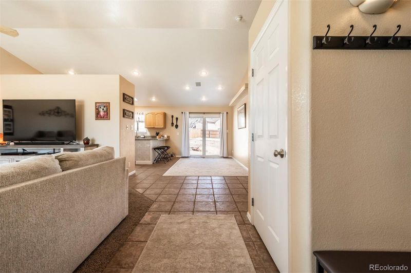 40 S Fairknoll Dr, Pueblo West, CO 81007