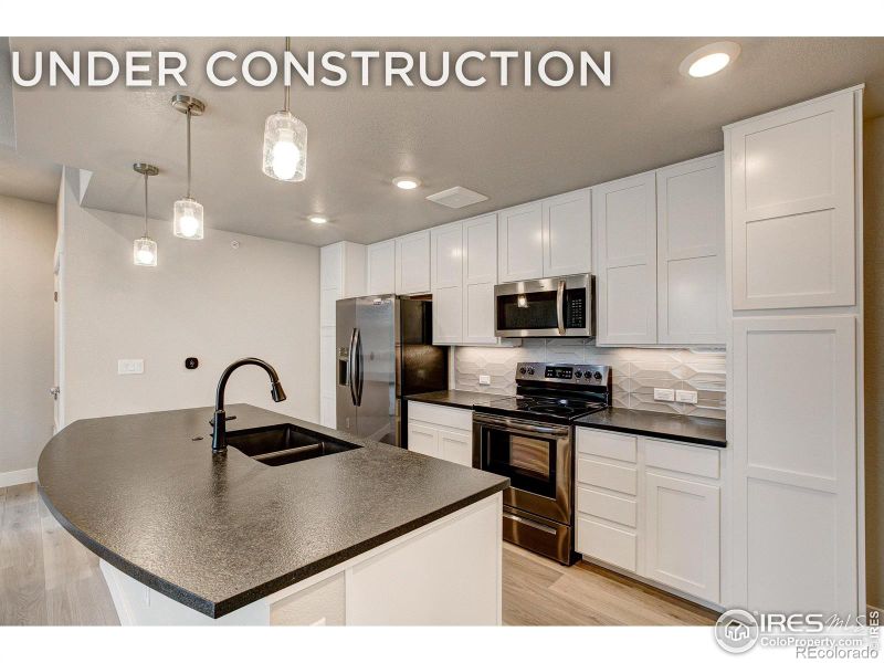 285 High Point Dr #303, Longmont, CO 80504