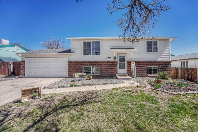 2822 S Mobile St, Aurora, CO 80013