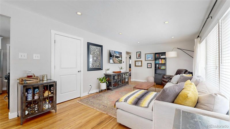 2521 S Bellaire St, Denver, CO 80222