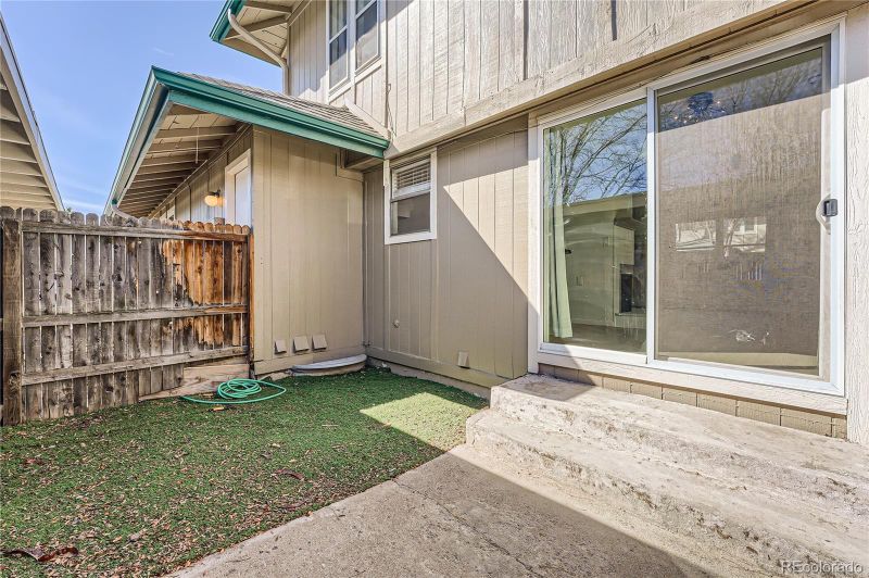 8758 E Roundtree Ave, Greenwood Village, CO 80111