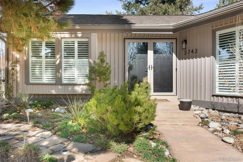 2742 S Macon Cir, Aurora, CO 80014