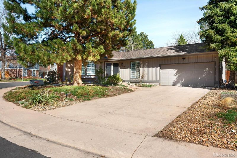 2742 S Macon Cir, Aurora, CO 80014