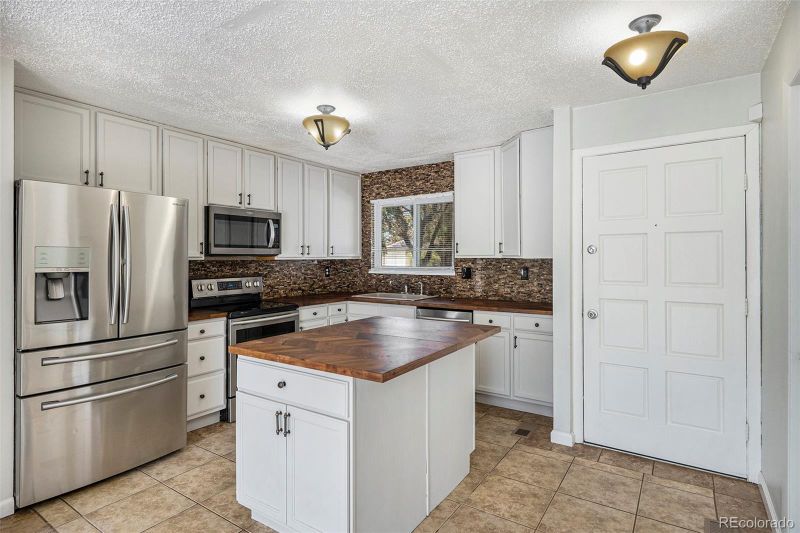 15866 E Oxford Ave, Aurora, CO 80013