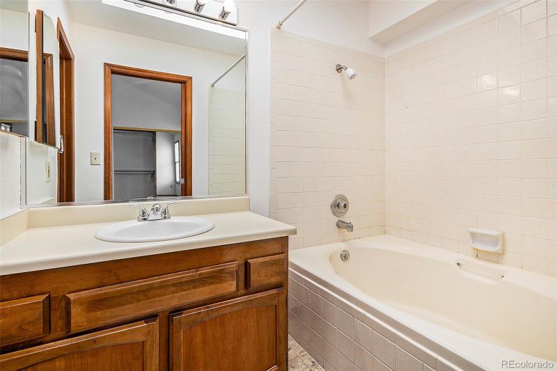 16881 E Hialeah Ave, Centennial, CO 80015