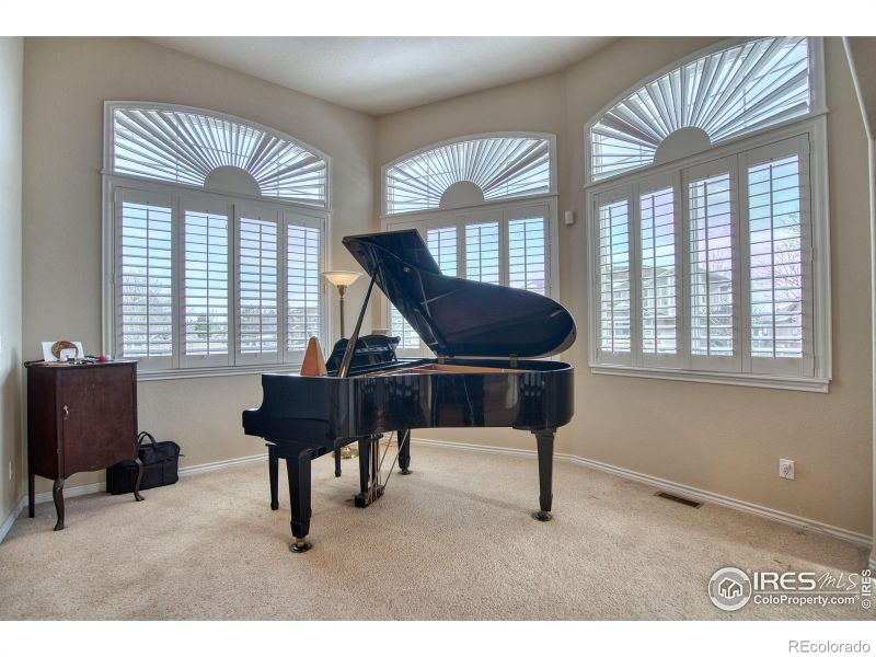 1303 Whitehall Dr, Longmont, CO 80504