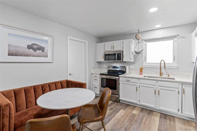 9864 W Elmhurst Pl, Littleton, CO 80128