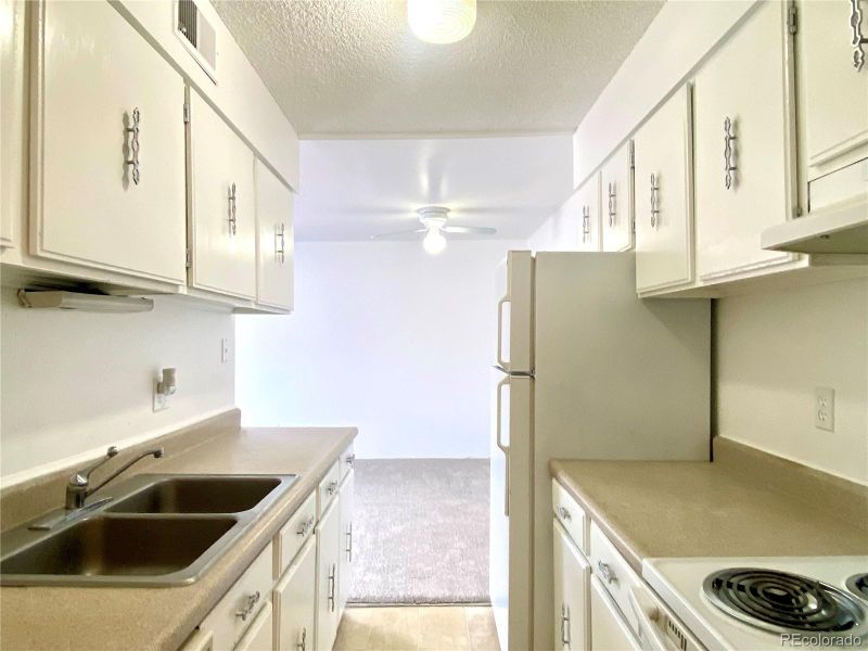 100 E Highline Cir #304, Centennial, CO 80122