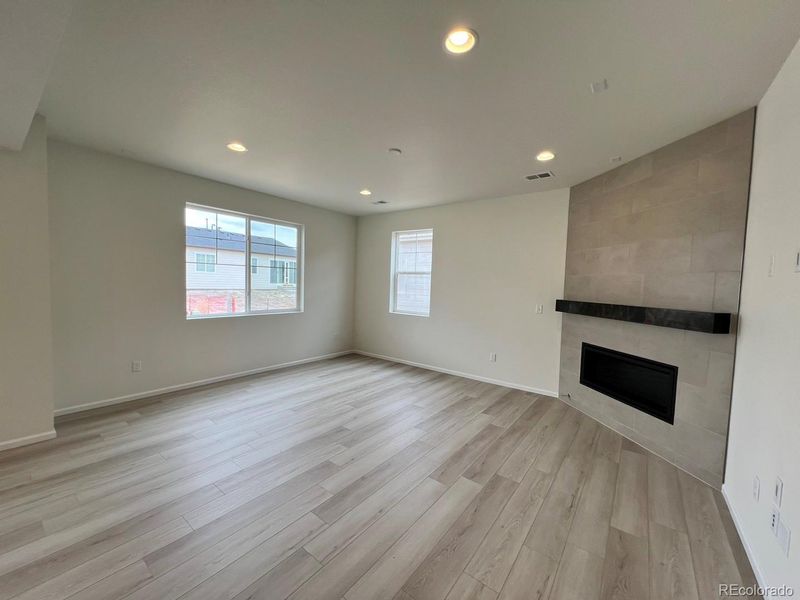 24661 E 37th Ave, Aurora, CO 80019