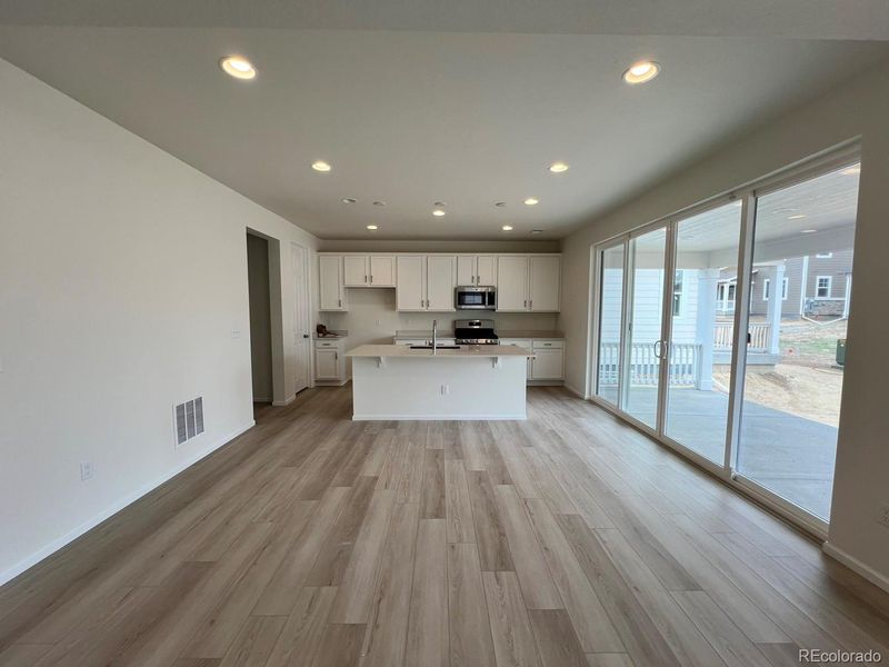 24661 E 37th Ave, Aurora, CO 80019