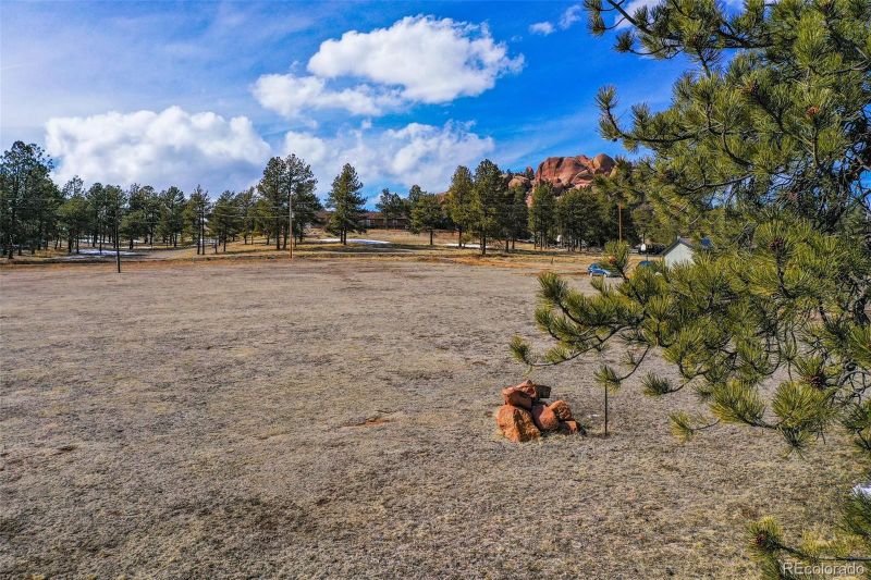 418 Hackamore Dr, Florissant, CO 80816