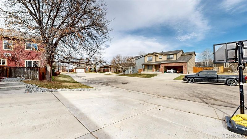 641 Penhurst Cir, Longmont, CO 80504