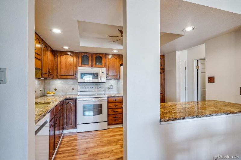 2868 S Heather Gardens Way #305, Aurora, CO 80014