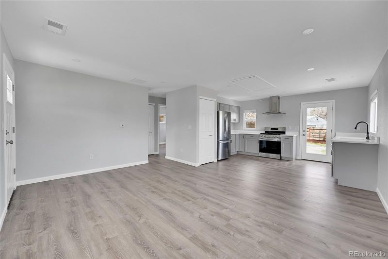 199 S Windsor Dr, Denver, CO 80219