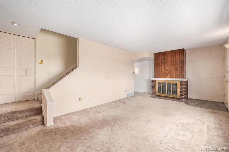 9009 E Oxford Dr, Denver, CO 80237
