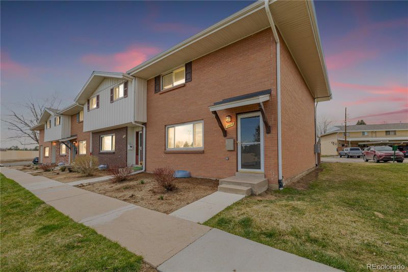 9009 E Oxford Dr, Denver, CO 80237