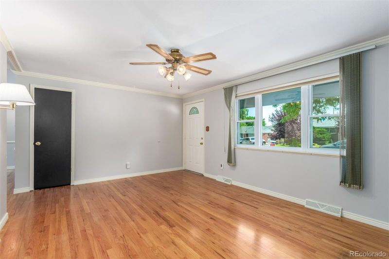 7073 S Cherry St, Centennial, CO 80122