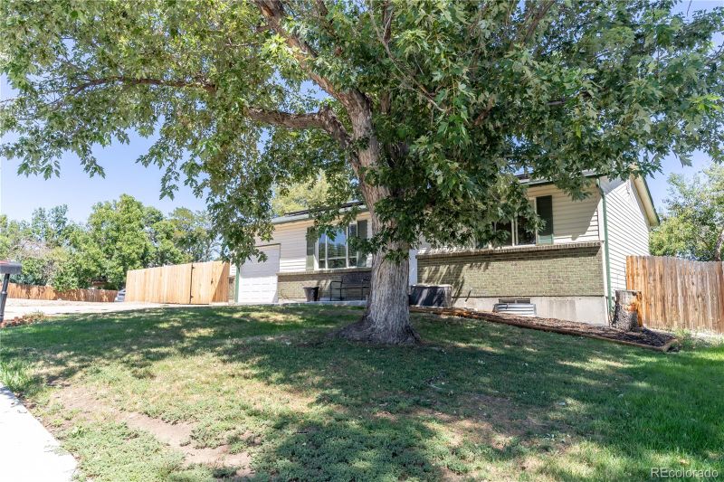 1502 S Queen St, Lakewood, CO 80232