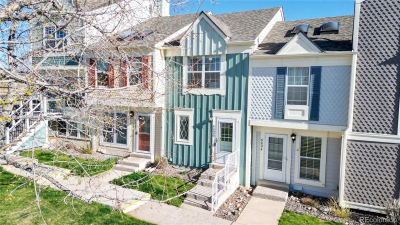 6826 S Independence St, Littleton, CO 80128