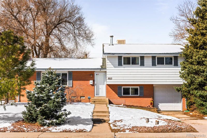 897 Elkhart St, Aurora, CO 80011