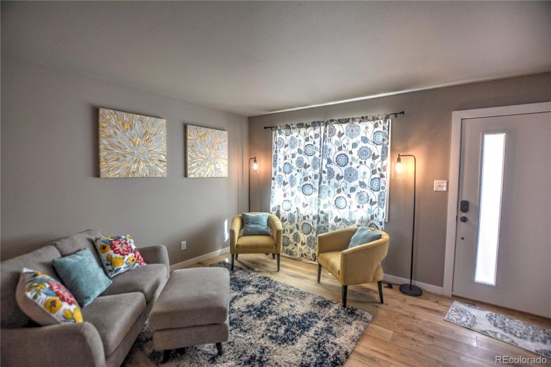 846 Sequoia Dr, Colorado Springs, CO 80910