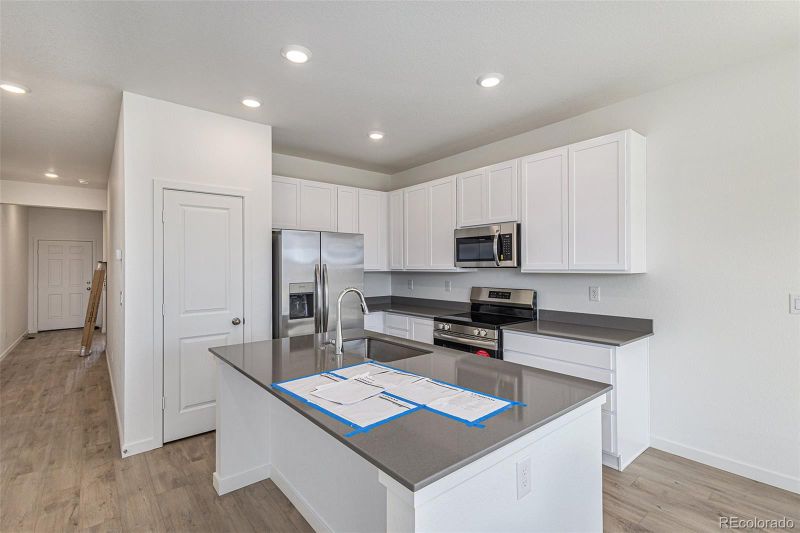 694 Yankee Boy Loop, Elizabeth, CO 80107