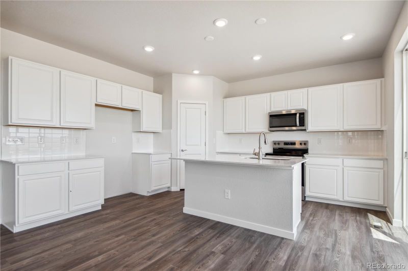 3352 N Highlands Creek Pw, Aurora, CO 80019
