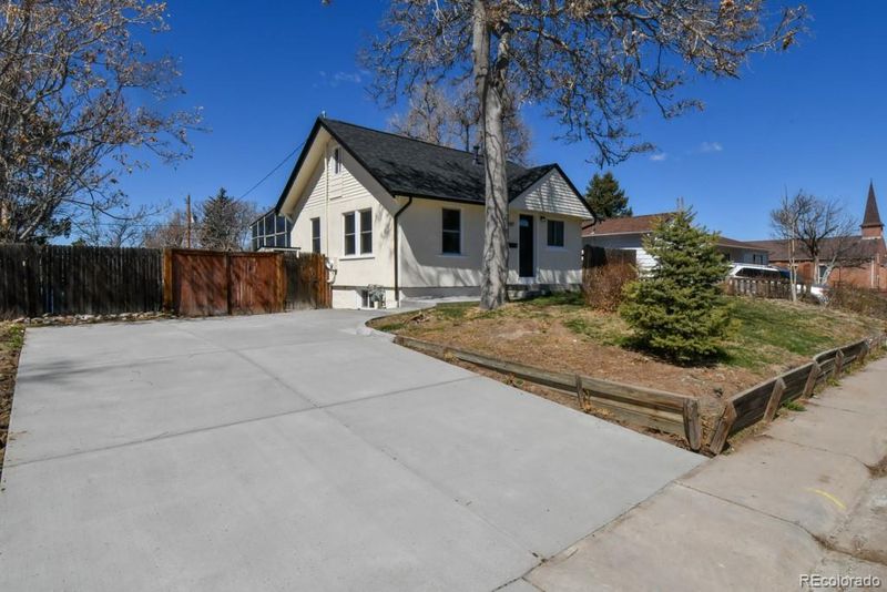 1247 Boston St, Aurora, CO 80010