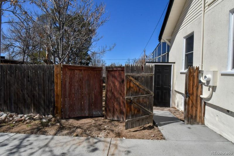 1247 Boston St, Aurora, CO 80010