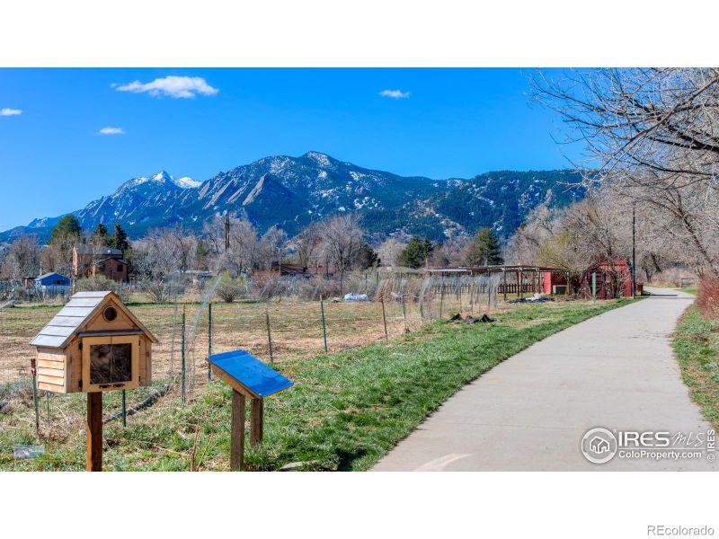 1590 Hawthorn Ave, Boulder, CO 80304