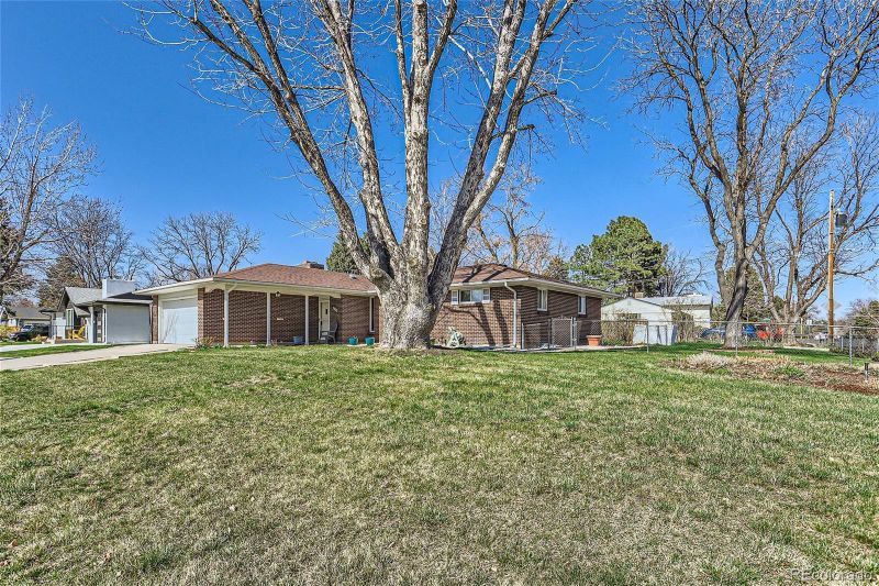 3286 S Emporia Ct, Denver, CO 80231