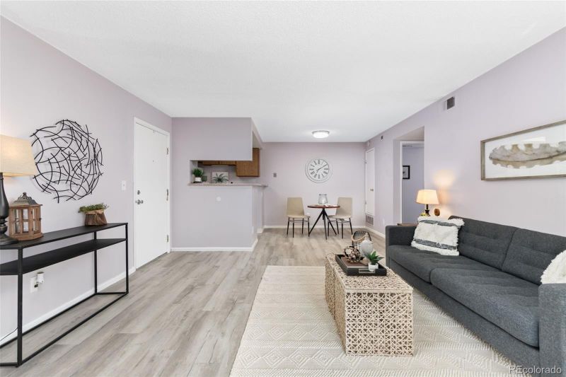 940 S Walden Way #201, Aurora, CO 80017