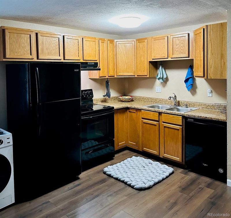 875 S Quebec St #17, Denver, CO 80247