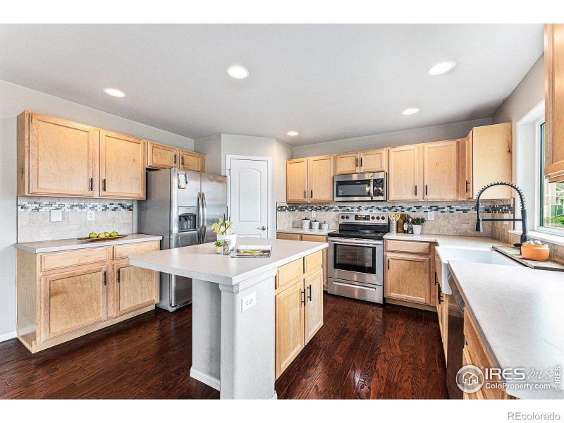 591 Carnelian Ct, Loveland, CO 80537