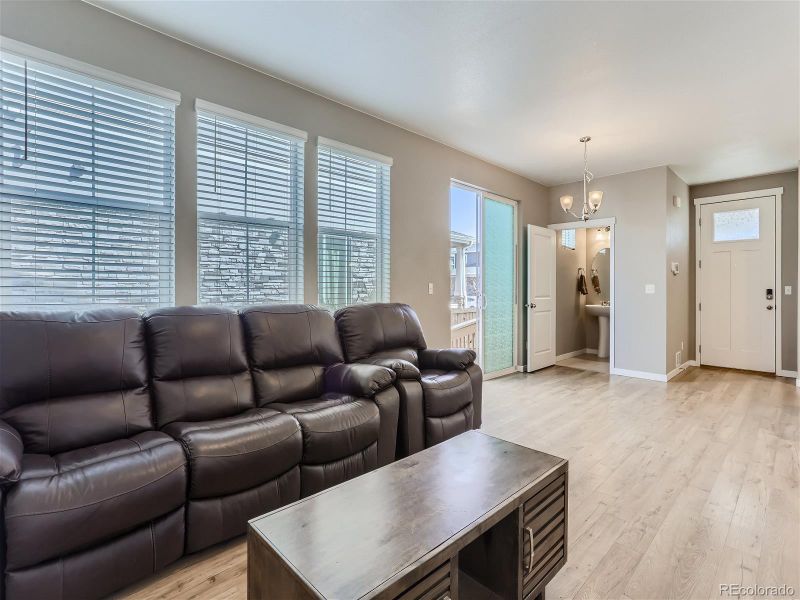 21813 E 8th Ave, Aurora, CO 80018
