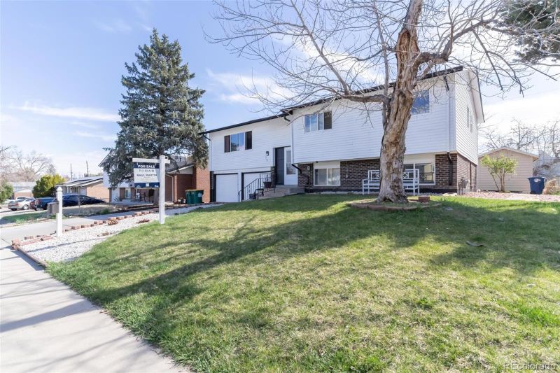 1226 Granby St, Aurora, CO 80011